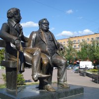Памятник А.С Пушкину и И.А. Крылову на центральной площади в Пушкино :: Елена 