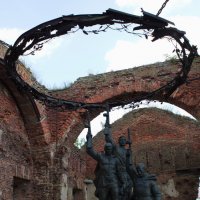 Монумент защитникам крепости Орешек :: валерия 
