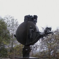 Памятник взятке... :: Raisa Ivanova