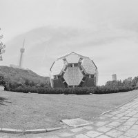 Парк Труда в г. Далянь (огромный футбольный мяч - символ города) :: Katrin Anchutina
