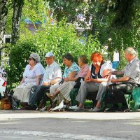 Пенсионерская скамейка :: Александр Бурилов