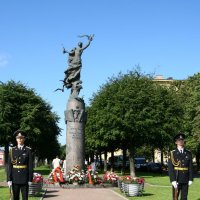 Памятник морякам :: Лев Мельников