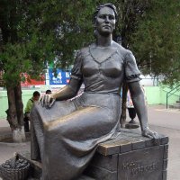 Памятник Ноне Мордюковой — Ейск :: Нина Прокофьева
