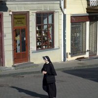 Монахиня в Старом Вильнюсе :: Наталья (Nattina) ...
