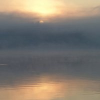 Рассвет на озере :: Юрий Цыплятников