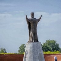 Памятник Святителю Николаю (Омск. Ачаирский монастырь) :: Татьяна ...я только учусь....