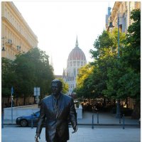 Памятник Рональду Рейгану в Будапеште :: Сергей Черник