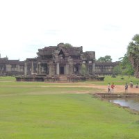 Храм Ангкор Ват. Небольшой храм на территории :: Сергей Карцев