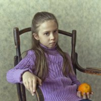 Девочка с апельсином. :: Яна Белошицкая