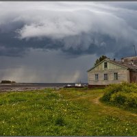 Кажется, дождь начинается. :: Владимир Прынков