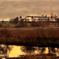 Саввино-сторожевский монастырь осенью :: Иван Носов