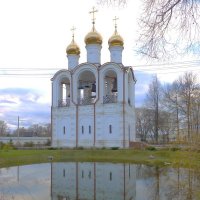 На водной ряби Храм, как сон,стоит, притягивая взоры........ :: Galina Leskova