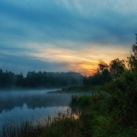 Рассвет на озере. :: Andrei Dolzhenko