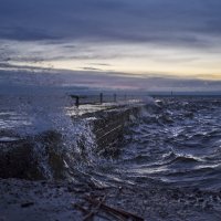 Разрушенный пирс. :: Andrey Makarov