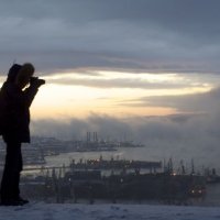 Фотограф и заполярный порт зимой :: Александр Павленко