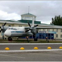 Легендарный АН-24 на пенсии. :: Анатолий Ливцов