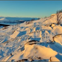 Каменистый склон в снегу. :: Александр Максименко