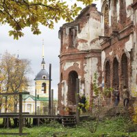 Дворцово-парковый ансамбль в Гостилицах — очарование готики :: Слава 