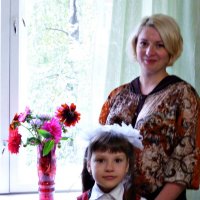 Мама с дочкой. :: Владимир Валов