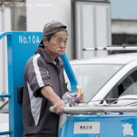 Перекус... (Токио, рыбный рынок Цукидзи) :: Олег Неугодников