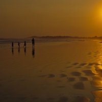 Esterillos puesta de sol en la playa :: Александр Константинов