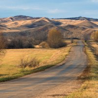 Подсвеченные холмы :: Любовь Потеряхина