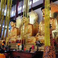 В Буддийском храме. :: александр кайдалов
