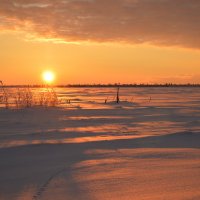 зимнее озеро восход :: Виталий Макаров