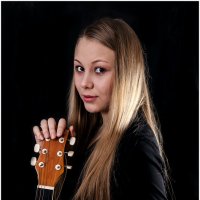 Девушка с гитарой :: Александр Ефименко