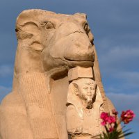 Монумент в Карнаке :: Евгений Печенин