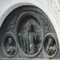 Алесандр Невский, барельеф в тимпане левого портала западного фасада храма Христа Спасителя :: Galina Leskova