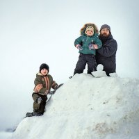 Смелые покорители снежных вершин :: Алёна Михеева