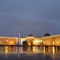 Дворцовая площадь - прекрасна в любую погоду :: Евгения Чередниченко