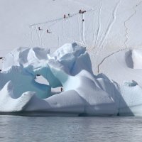 Катание с горок в Антарктиде :: Геннадий Мельников