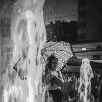 девочка с зонтом :: Алена Ковалева