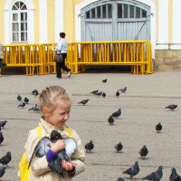 Девочка с голубями. :: Елена Круглова