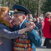 "...в лесу прифронтовом" :: Олег Карташов