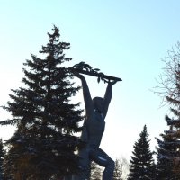 14-метровая скульптура Солдата-Победителя :: Savayr 