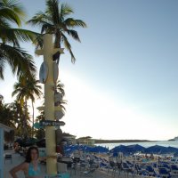 Верстовые столбы на Багамах... :: Владимир Смольников