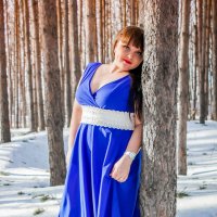 девушка в зимнем лесу :: Оксана Яковлева