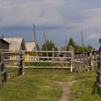 Деревенские заборы. :: Вокуев Виктор 