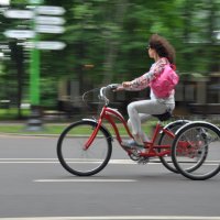 Леди на красном велосипеде :: Oxana Krepchuk