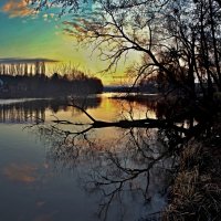рассвет на озере :: юрий иванов