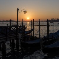 Восход солнца в Венеции :: Олег 