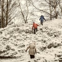 Весна. Апрель. Сугробы. :: Маргарита Лапина