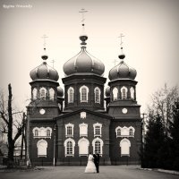 Около церкви :: Регина Троценко