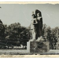 Памятник Ф. Подтёлкову и М. Кривошлыкову :: Владимир Болдырев