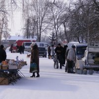 Воскресная ярмарка в селе :: Александр Скамо