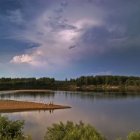 Маленькие люди на большой земле :: Наталья Гжельская