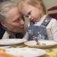 Разговор внучки с бабушкой :: Елена Герасимова